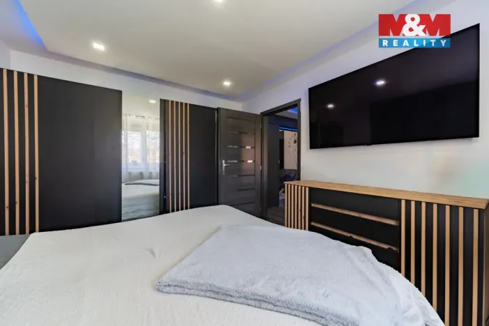 Prodej bytu 2+1, Ostrov, Šafaříkova, 55 m2