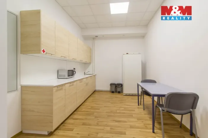 Pronájem kanceláře, Praha, Podbabská, 14 m2