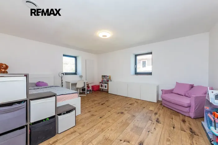 Prodej rodinného domu, Černuc, 330 m2