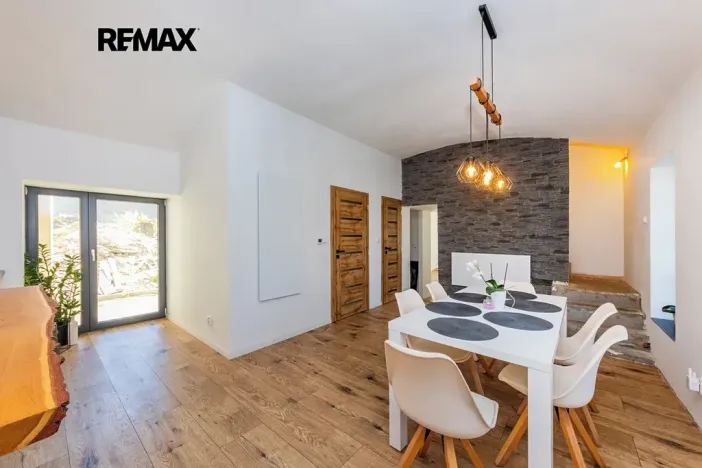 Prodej rodinného domu, Černuc, 330 m2