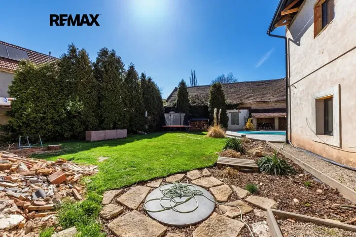 Prodej rodinného domu, Černuc, 330 m2