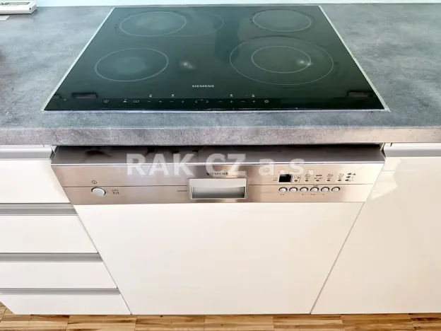 Prodej bytu 3+kk, Šestajovice, Revoluční, 74 m2