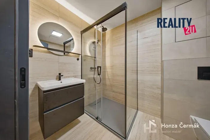 Pronájem bytu 1+kk, Brno, třída Generála Píky, 42 m2