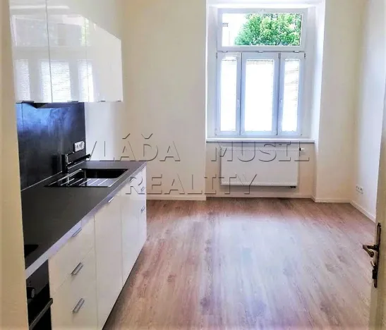 Pronájem bytu 2+kk, Praha - Libeň, Novákových, 35 m2