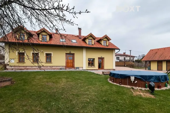 Prodej rodinného domu, Stará Paka, 230 m2