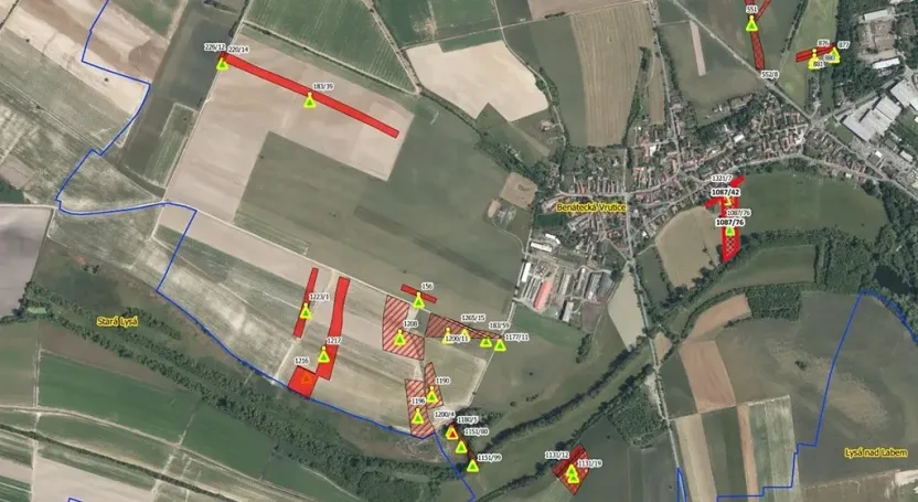 Prodej pole, Milovice, 8697 m2