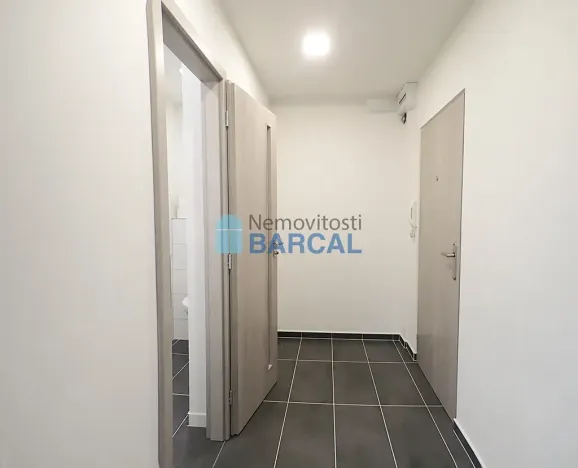 Pronájem bytu 1+kk, Praha - Kobylisy, Trousilova, 33 m2