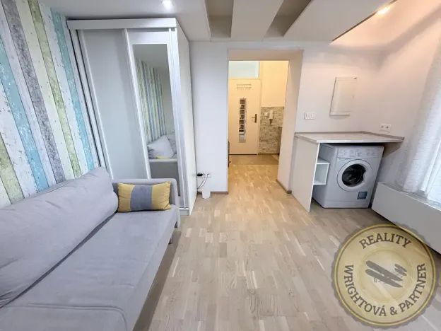 Prodej bytu 1+kk, Praha - Libeň, Zenklova, 29 m2