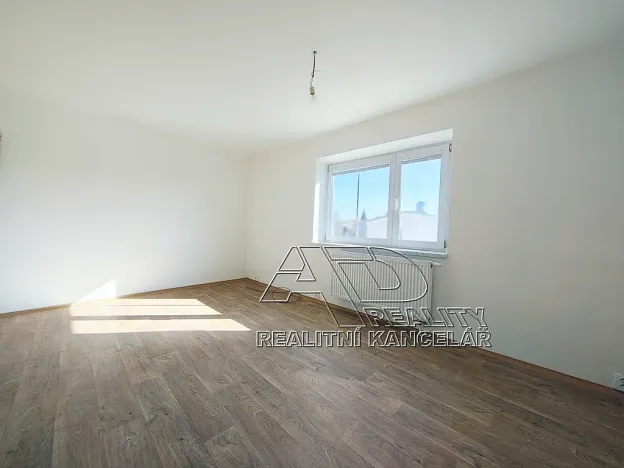 Pronájem bytu 2+kk, České Budějovice, Suchovrbenské nám., 44 m2