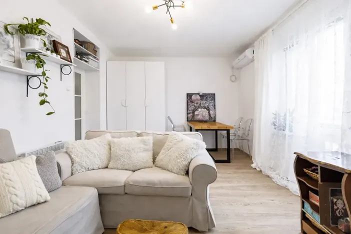 Pronájem bytu 1+kk, Praha - Žižkov, Biskupcova, 30 m2