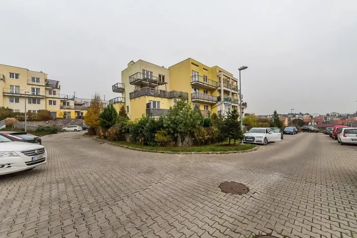 Pronájem bytu 1+kk, Praha - Řeporyje, Wiesenthalova, 34 m2