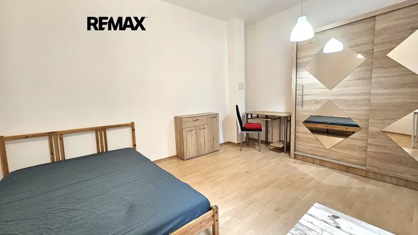 Pronájem bytu 1+kk, Praha - Michle, Magistrů, 27 m2