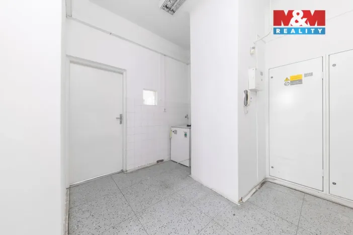 Pronájem obchodního prostoru, Slavkov u Brna, Palackého náměstí, 71 m2