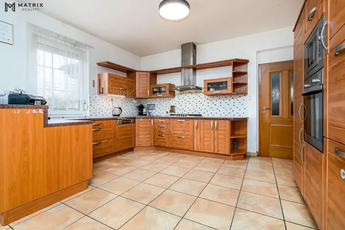 Prodej rodinného domu, Praha - Písnice, V zákopech, 294 m2