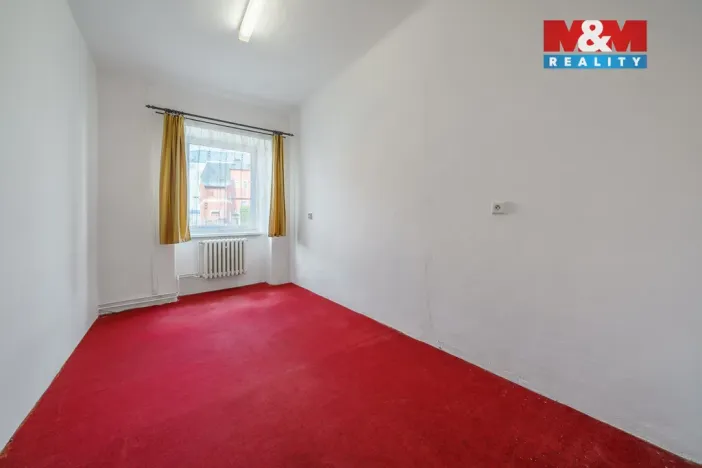 Prodej bytu 3+1, Karlovy Vary - Stará Role, Nádražní, 65 m2