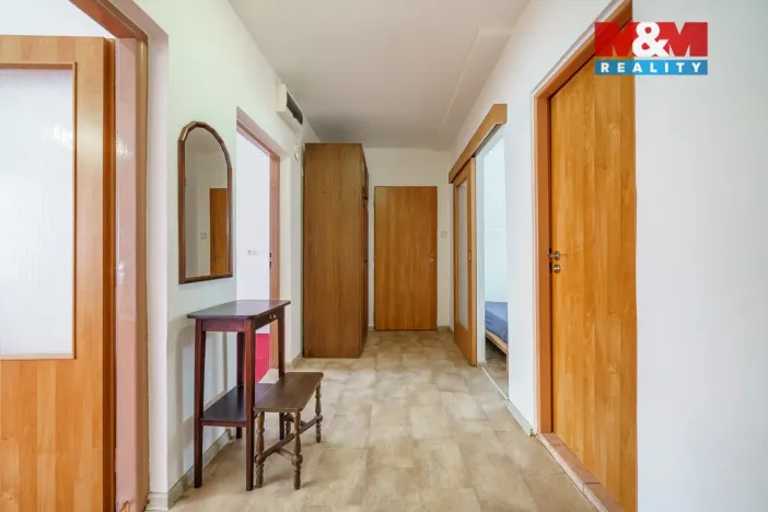 Prodej bytu 3+1, Karlovy Vary - Stará Role, Nádražní, 65 m2