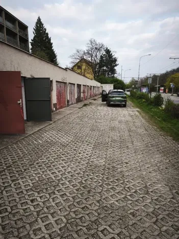 Pronájem garáže, Brno, Bystrcká, 16 m2