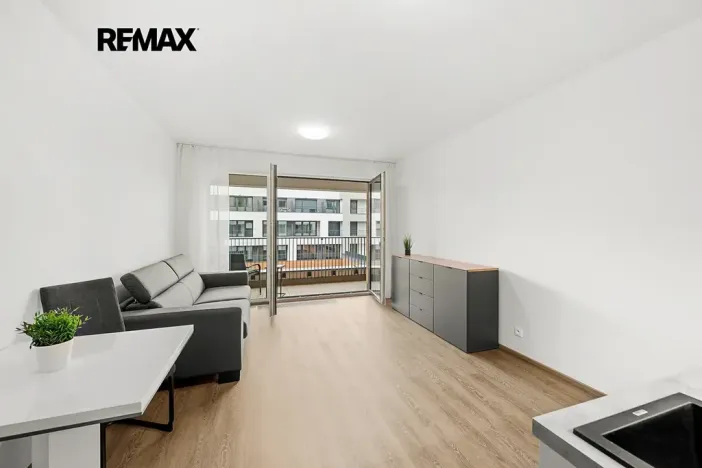 Pronájem bytu 1+kk, Praha - Hloubětín, Poděbradská, 33 m2