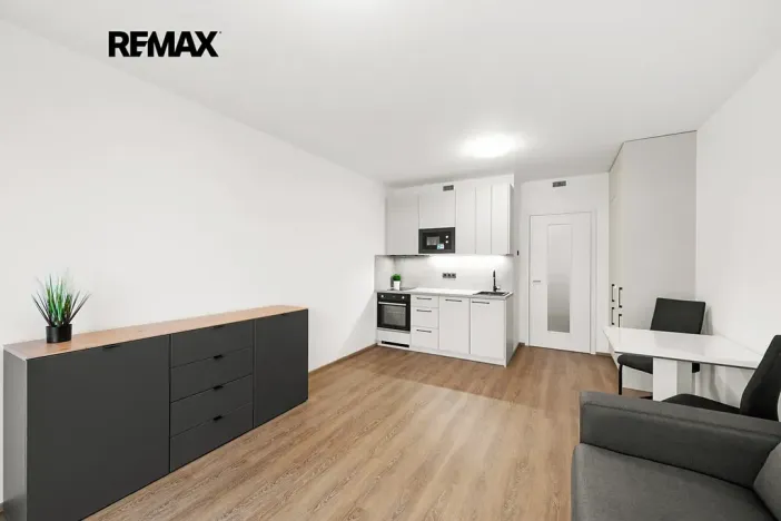 Pronájem bytu 1+kk, Praha - Hloubětín, Poděbradská, 33 m2