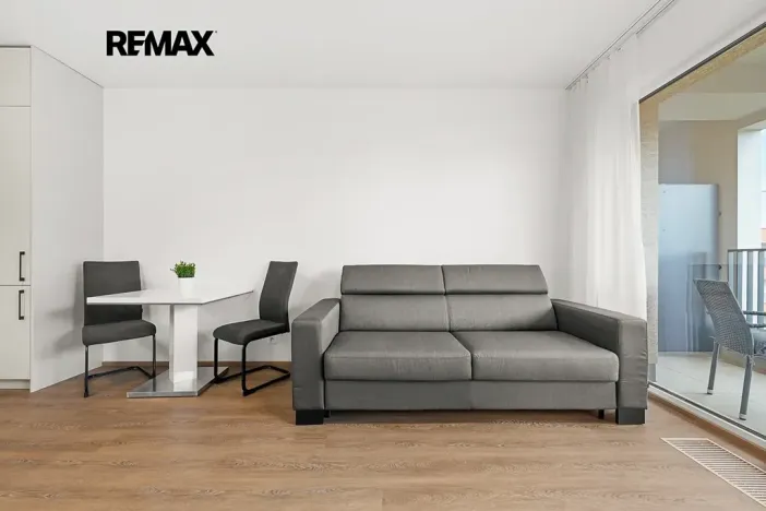 Pronájem bytu 1+kk, Praha - Hloubětín, Poděbradská, 33 m2