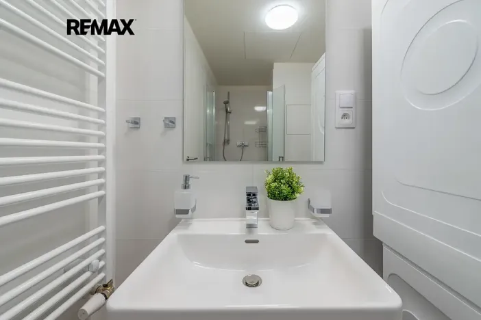 Pronájem bytu 1+kk, Praha - Hloubětín, Poděbradská, 33 m2