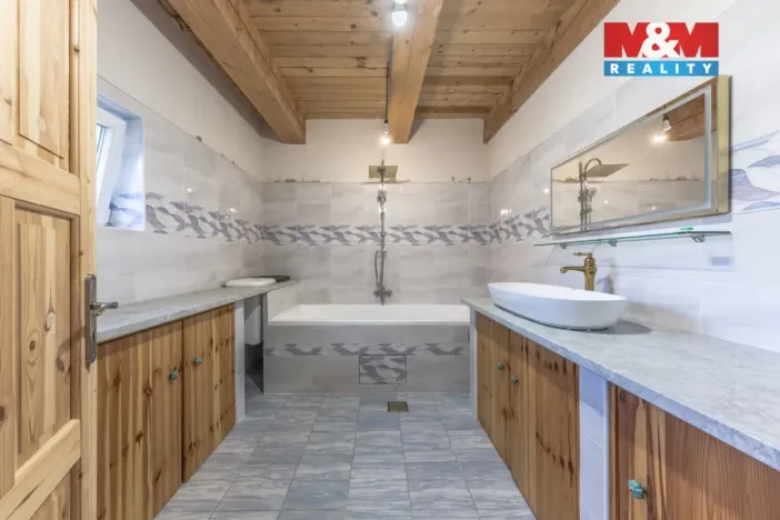 Prodej rodinného domu, Lučany nad Nisou, 270 m2