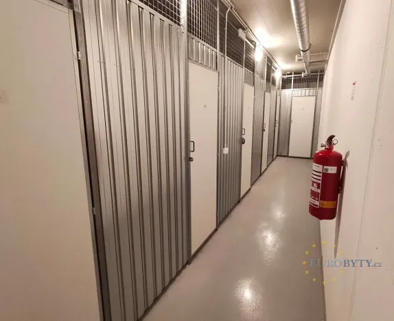 Pronájem bytu 1+kk, Praha - Vysočany, Kabešova, 41 m2