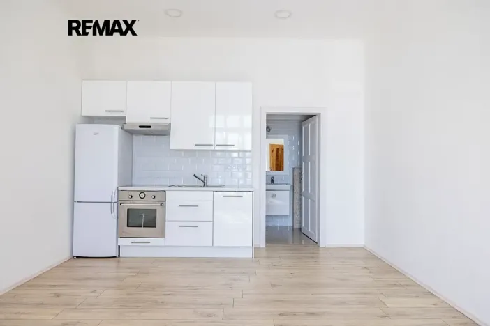 Prodej bytu 1+kk, Vráž, Nad Loděnicí, 28 m2