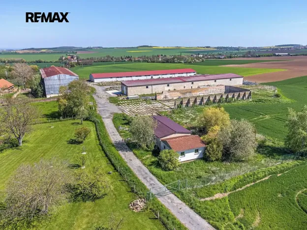 Prodej výrobních prostor, Dolní Chvatliny, 3690 m2