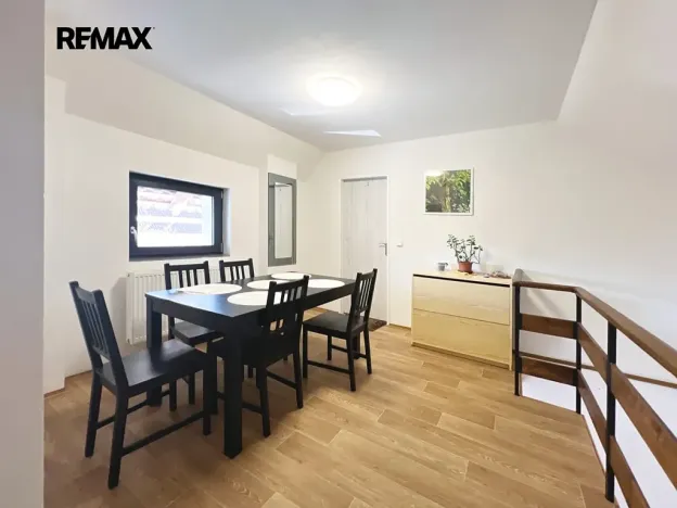 Pronájem atypického bytu, Drahelčice, V Brance, 164 m2