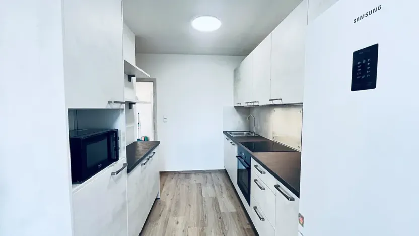 Pronájem bytu 3+1, Praha - Kobylisy, Chotovická, 84 m2