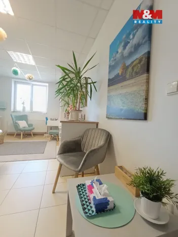 Pronájem obchodního prostoru, Tišnov, nám. Komenského, 26 m2