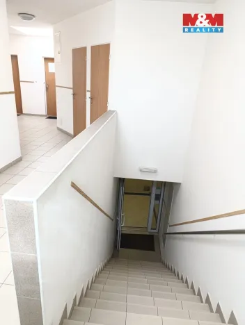 Pronájem obchodního prostoru, Tišnov, nám. Komenského, 26 m2