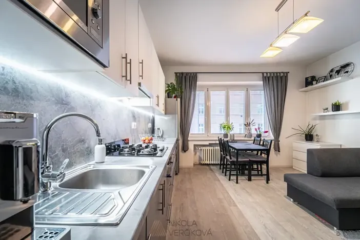 Pronájem bytu 2+kk, Brno, Burešova, 53 m2