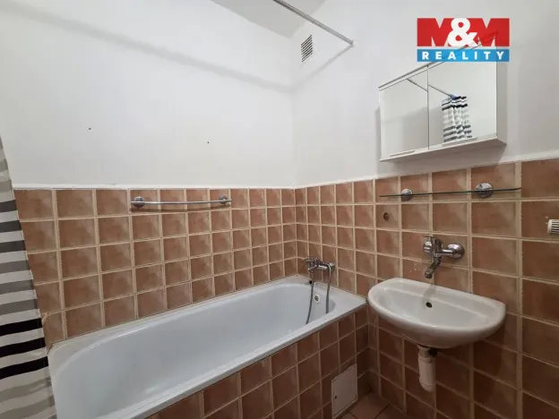 Pronájem bytu 2+1, Nová Role, Tovární, 60 m2