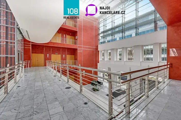 Pronájem kanceláře, Praha - Karlín, Křižíkova, 546 m2