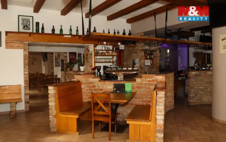 Pronájem restaurace, Holice, Smetanova, 233 m2