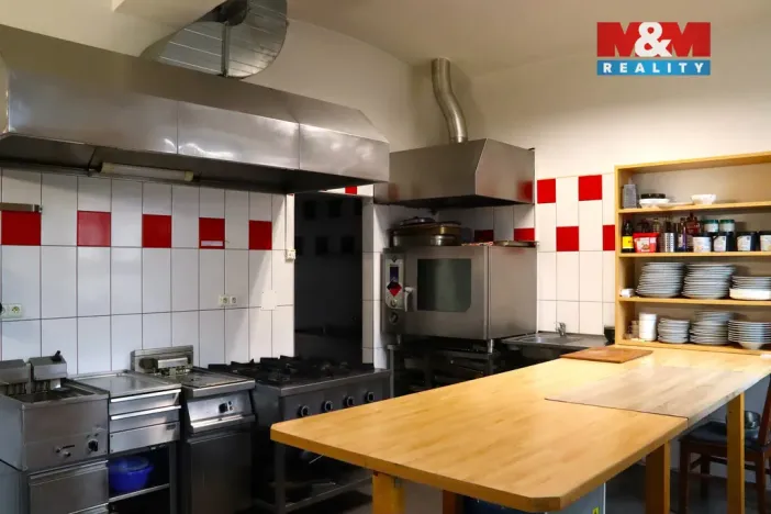 Pronájem restaurace, Holice, Smetanova, 233 m2