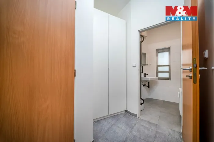 Pronájem bytu 1+kk, Praha - Vysočany, Spojovací, 35 m2