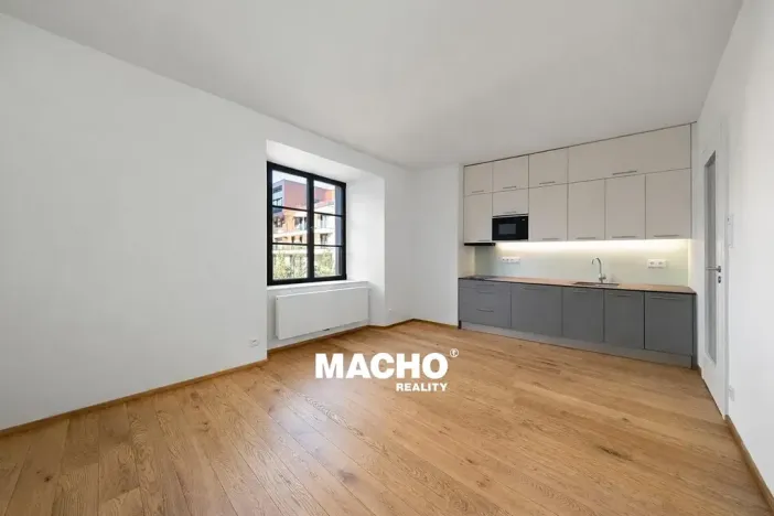 Pronájem bytu 1+kk, Praha, Bělehradská, 26 m2