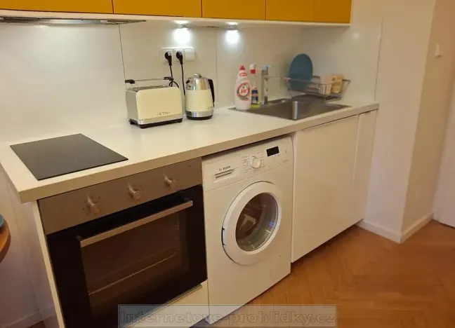 Pronájem bytu 1+kk, Praha - Nusle, náměstí Bratří Synků, 23 m2