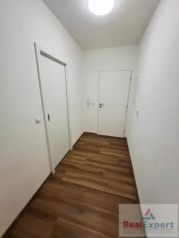 Pronájem bytu 1+kk, Praha - Vinohrady, Máchova, 29 m2