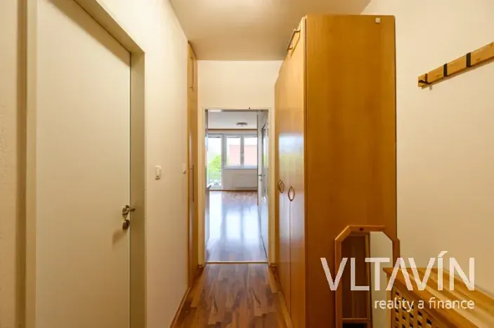 Pronájem bytu 1+kk, Praha - Troja, Hnězdenská, 39 m2