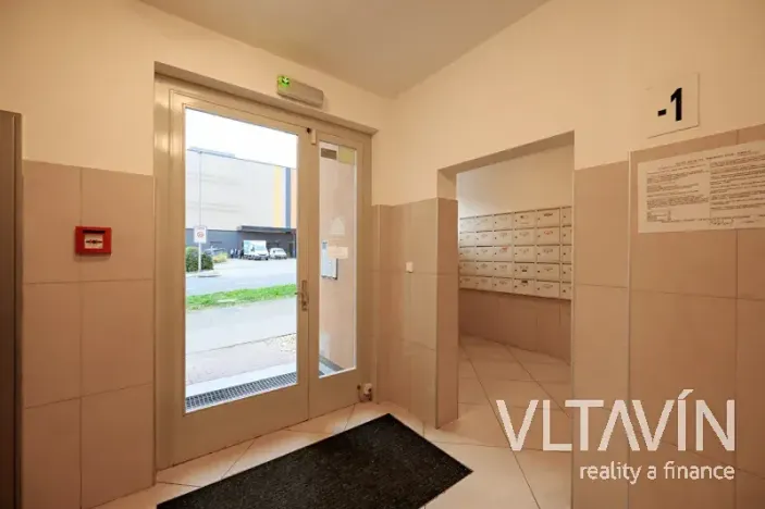 Pronájem bytu 1+kk, Praha - Troja, Hnězdenská, 39 m2