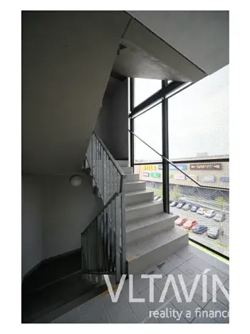 Pronájem bytu 1+kk, Praha - Troja, Hnězdenská, 39 m2