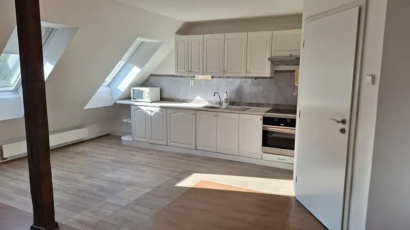 Pronájem bytu 2+kk, Praha - Záběhlice, náměstí Mezi zahrádkami, 60 m2