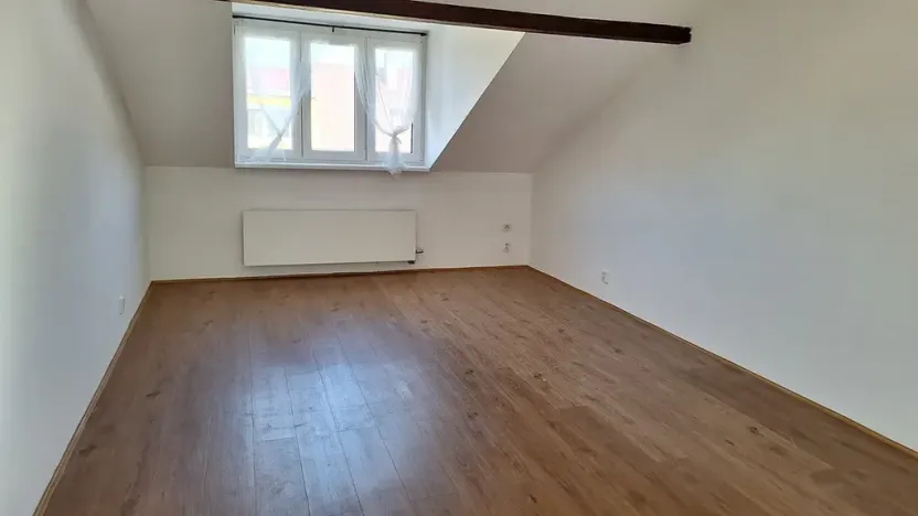 Pronájem bytu 2+kk, Praha - Záběhlice, náměstí Mezi zahrádkami, 60 m2