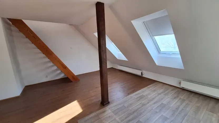 Pronájem bytu 2+kk, Praha - Záběhlice, náměstí Mezi zahrádkami, 60 m2