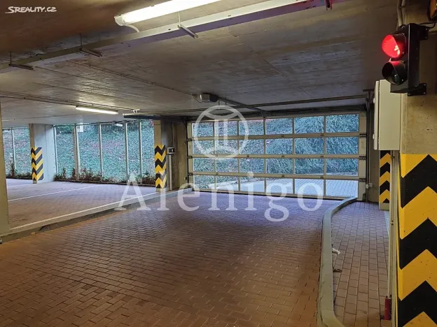 Prodej garážového stání, Praha - Střížkov, Zakšínská, 15 m2
