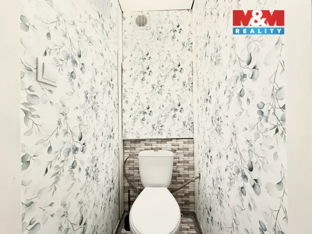 Pronájem bytu 1+kk, Praha - Troja, Lešenská, 26 m2